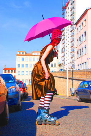 Mary Poppins, Lyon, la poste, villeurbanne, city, ville, urbain, roller, France, artiste française, artiste drômoise, mix-media, mix media-artist, photographie, photographe, photo, photographe-plasticienne.