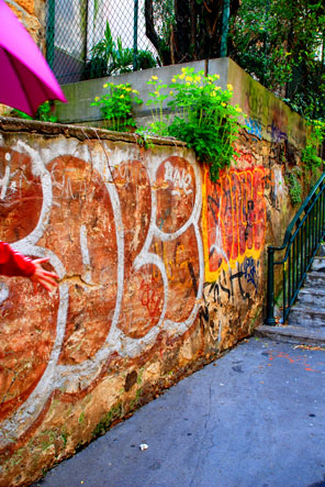 Mary Poppins, Lyon, la poste, villeurbanne, city, ville, urbain, roller, France, artiste française, artiste drômoise, mix-media, mix media-artist, photographie, photographe, photo, photographe-plasticienne.