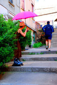 Mary Poppins, Lyon, la poste, villeurbanne, city, ville, urbain, roller, France, artiste française, artiste drômoise, mix-media, mix media-artist, photographie, photographe, photo, photographe-plasticienne.